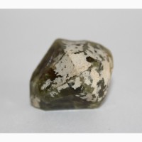 Гроссуляр, хорошо сформированный крупный кристалл