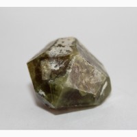 Гроссуляр, хорошо сформированный крупный кристалл