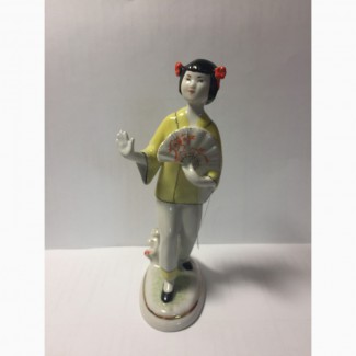 Фарфоровая статуэтка Китаянка с веером ЛФЗ (в желтом) В идеальном состоянии