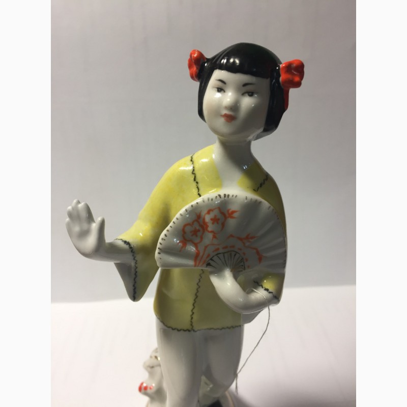 Фото 5. Фарфоровая статуэтка Китаянка с веером ЛФЗ (в желтом) В идеальном состоянии