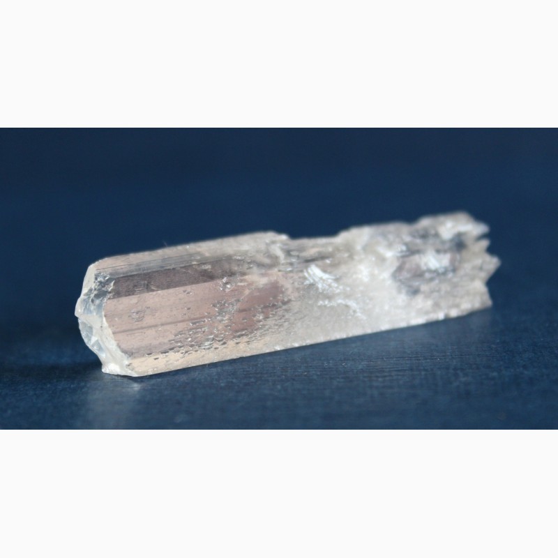 Фото 10. Данбурит, редкий по чистоте и прозрачности кристалл