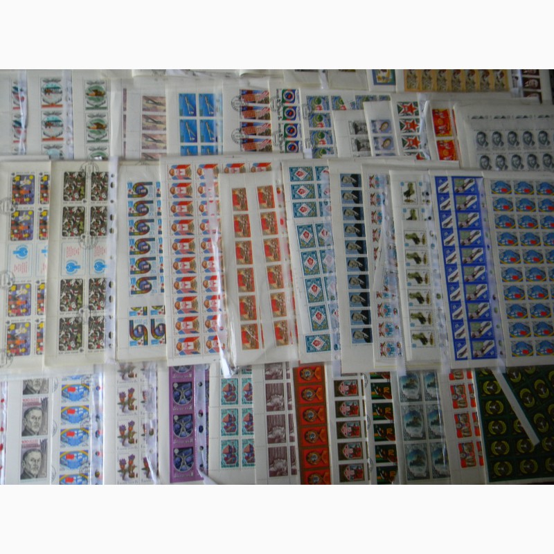 Фото 2. Почтовые марки СССР в листах на вес от 1 килограмма