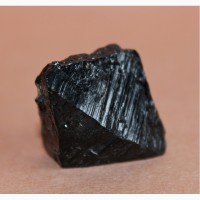 Ильваит, крупный кристалл
