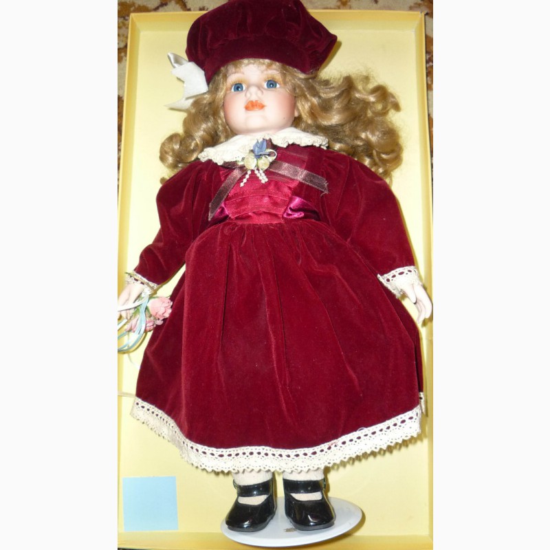 Продам фарфоровую куклу Remeco Collection