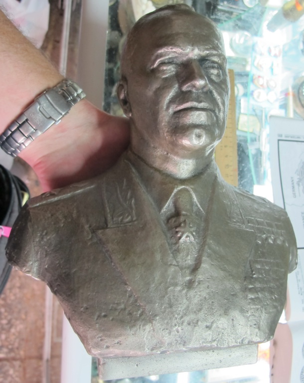 Фото 5. Бюст Жукова, скульптор Баганов, сплав белого металла высота