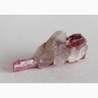 Розовый турмалин, кварц - сросток кристаллов