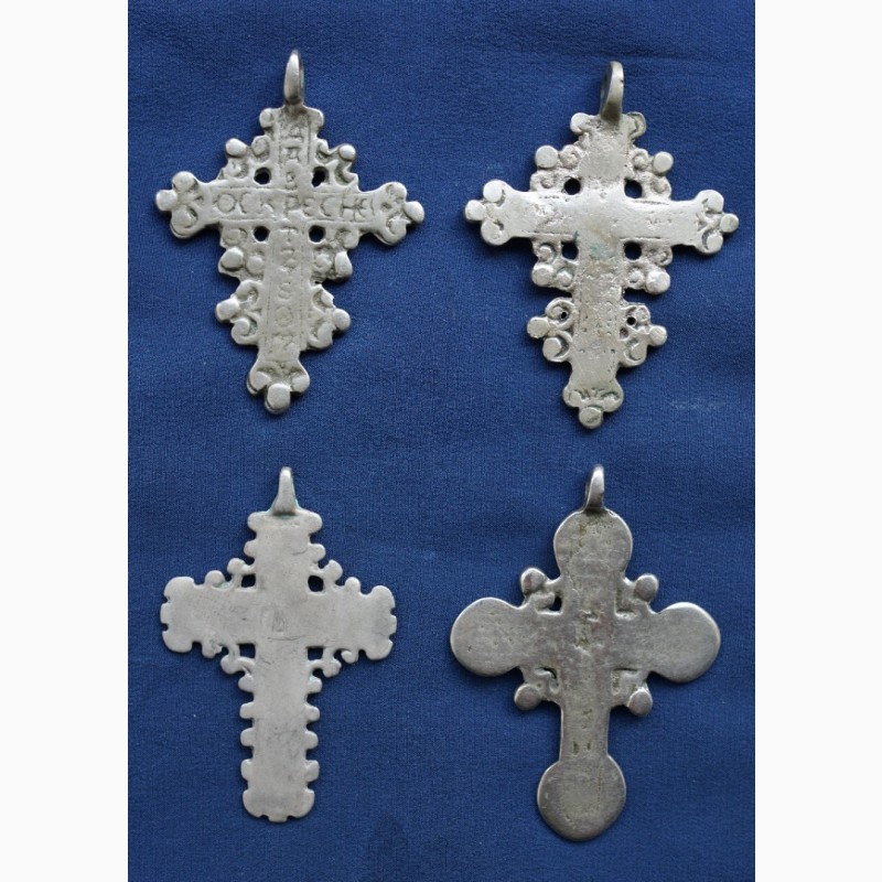 Фото 2. Конволют из 4-х наперсных серебряных крестов-тельников XV века