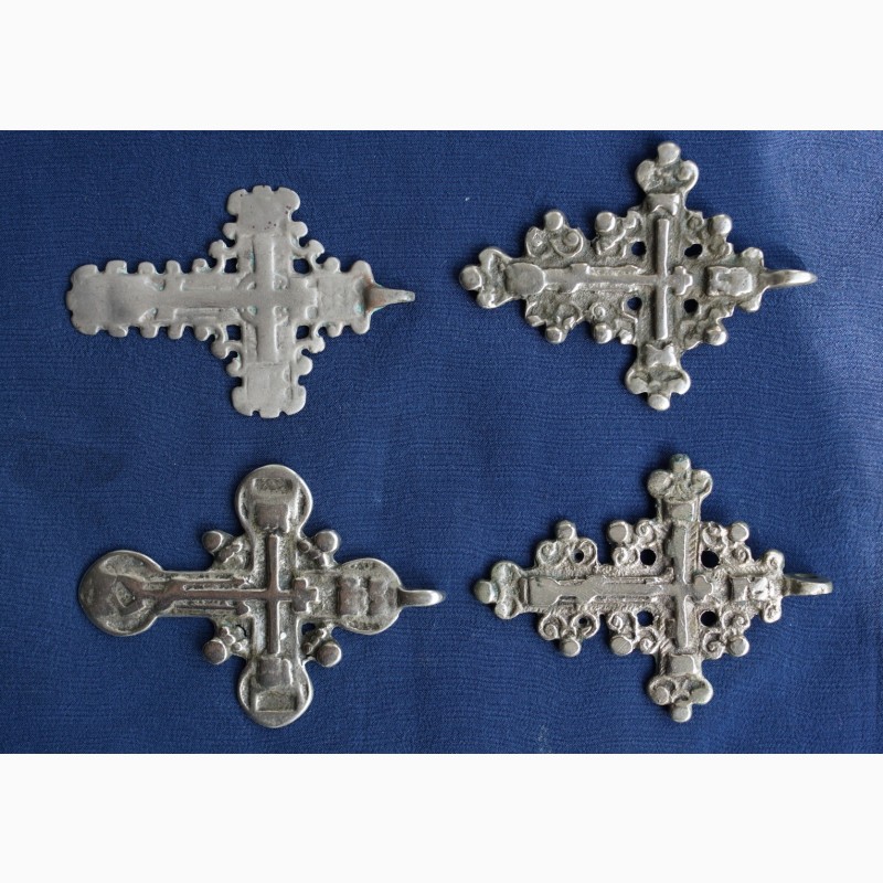 Фото 3. Конволют из 4-х наперсных серебряных крестов-тельников XV века