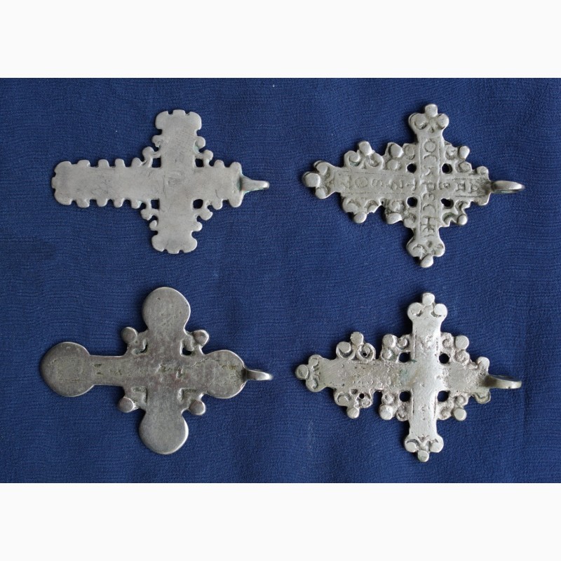 Фото 4. Конволют из 4-х наперсных серебряных крестов-тельников XV века