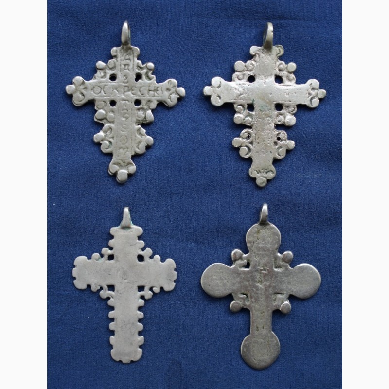 Фото 6. Конволют из 4-х наперсных серебряных крестов-тельников XV века