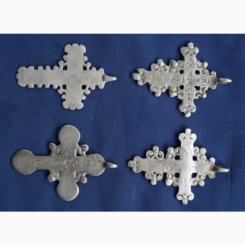 Фото 8. Конволют из 4-х наперсных серебряных крестов-тельников XV века