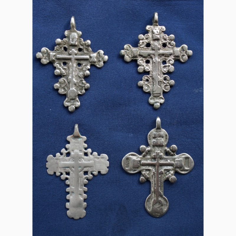 Фото 9. Конволют из 4-х наперсных серебряных крестов-тельников XV века