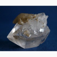 Двухголовый кварц с кристаллами кальцита (скаленоэдры)