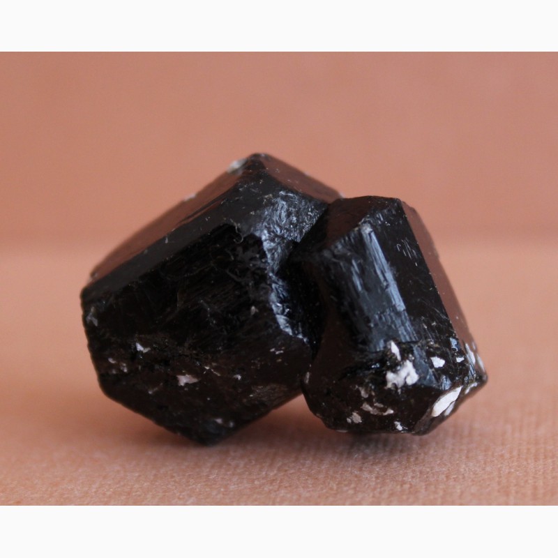 Фото 7. Черный турмалин (шерл), сросток кристаллов