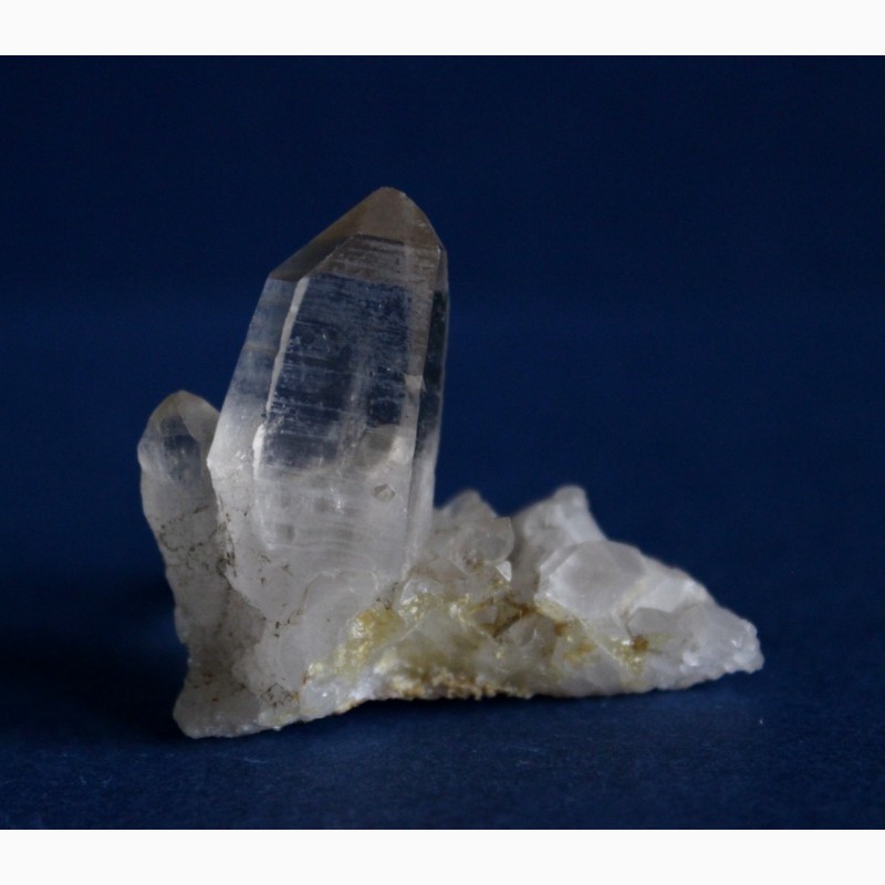 Фото 2. Дымчатый кварц, сросток прозрачных кристаллов