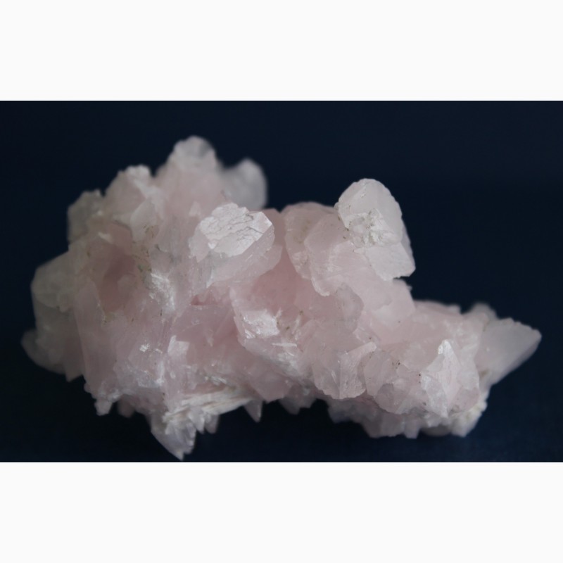 Фото 3. Кальцит розовый, сросток дисковидных кристаллов