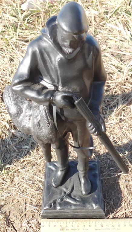 Чугунная статуэтка Охотник с глухарем, Касли
