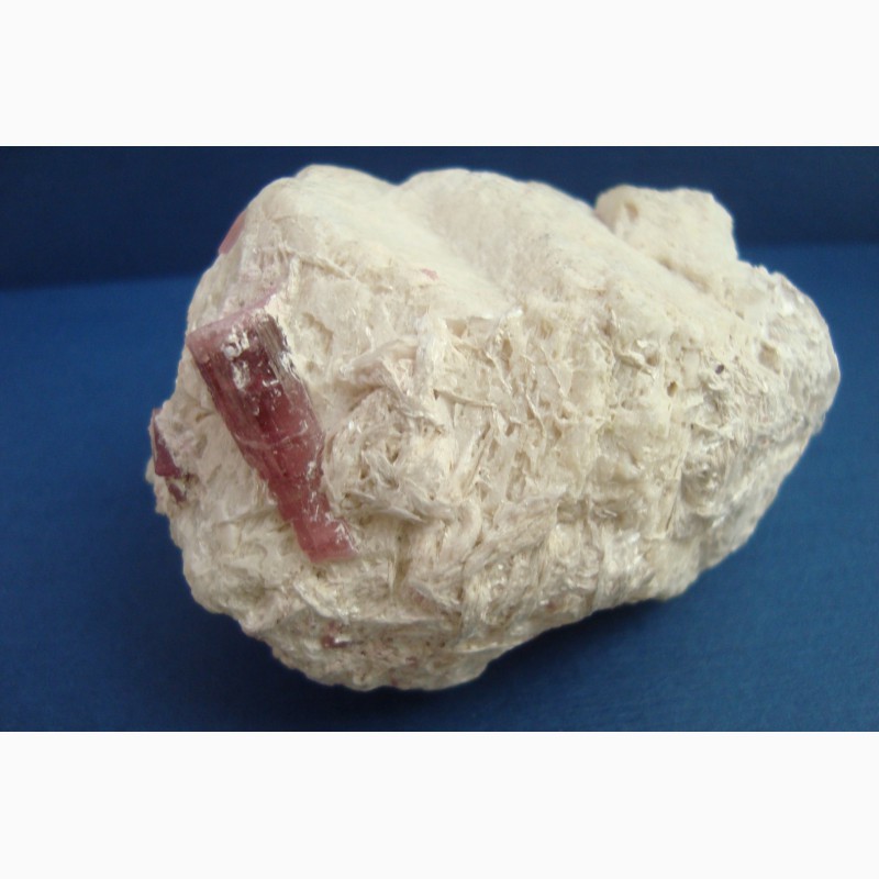 Фото 4. Розовый и желтый турмалин с лепидолитом в альбите