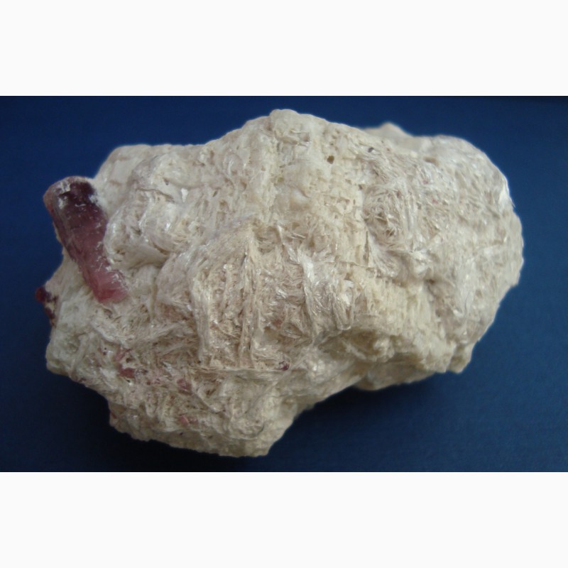 Фото 5. Розовый и желтый турмалин с лепидолитом в альбите