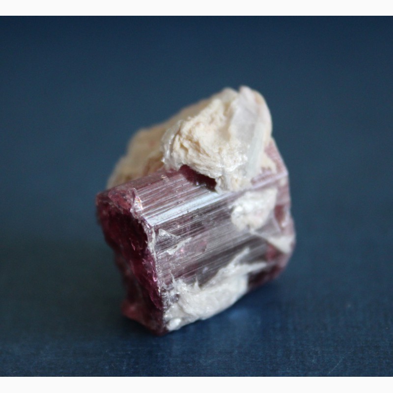 Фото 2. Турмалин розовый, лепидолит, альбит