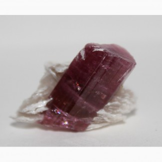 Турмалин розовый (рубеллит) c лепидолитом