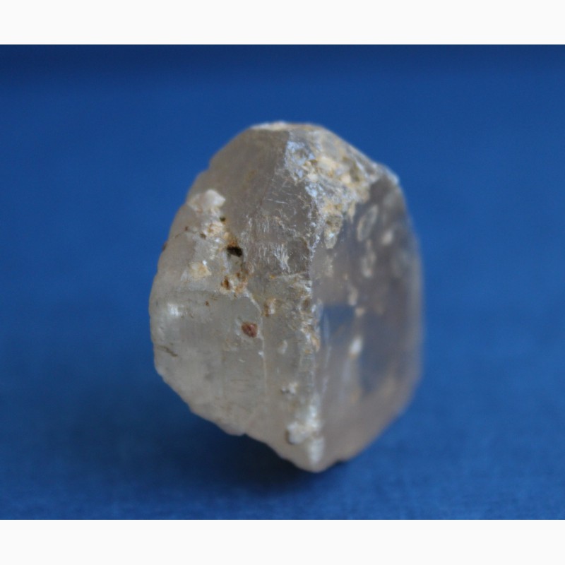 Фото 4. Топаз, прозрачный цельный кристалл
