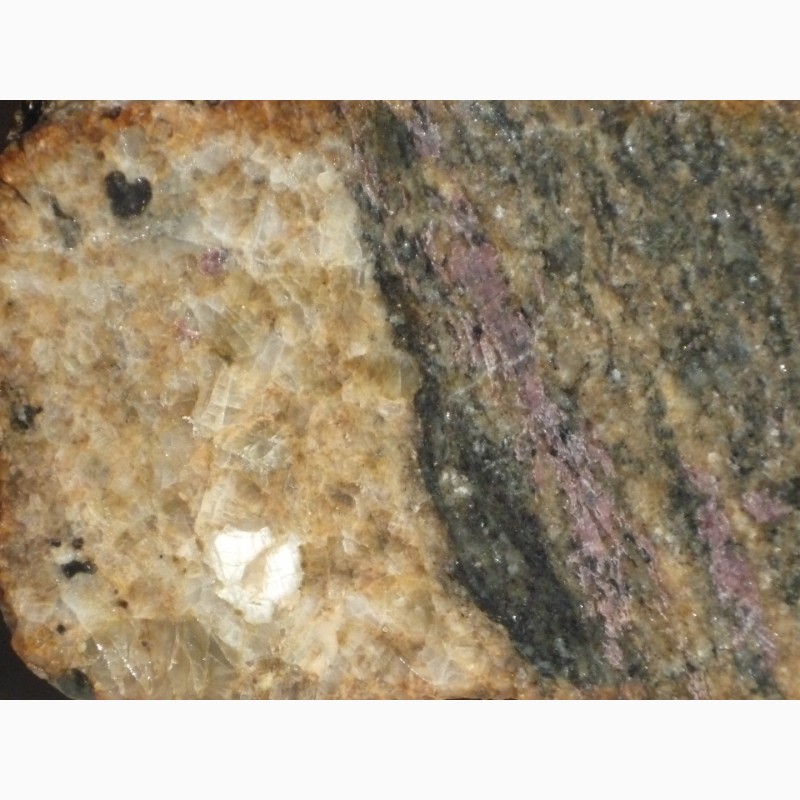 Фото 5. Каменный метеорит (анортозит)