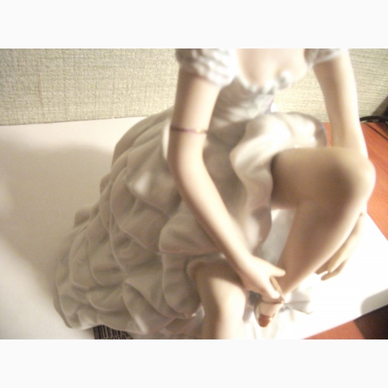 Фото 6. Антикварная винтажная статуэтка «Балерина, завязывающая пуанты»