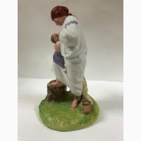 Статуэтка Крестьянка кормящая младенца в поле Фарфор, бисквит.Гарднер