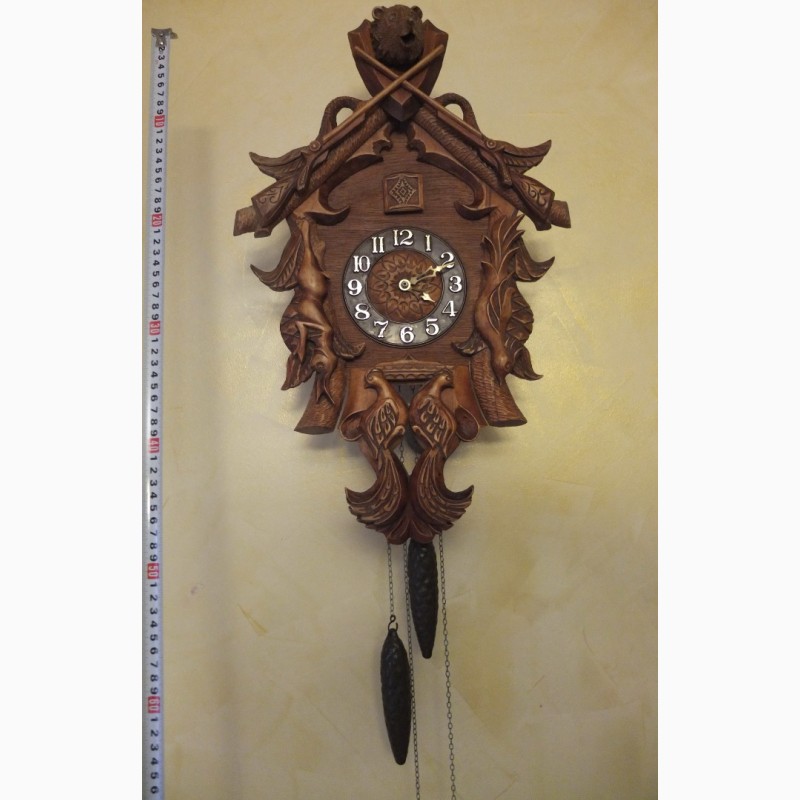 Фото 2. Часы деревянные охотничьи, с кукушкой, ручная резьба по дереву