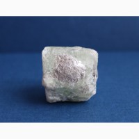 Берилл, шестигранный кристалл