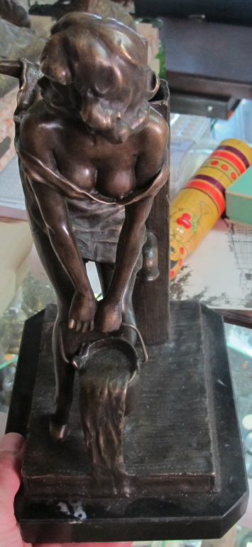 Фото 2. Бронзовая статуэтка Девушка с ведром, высота 35 см