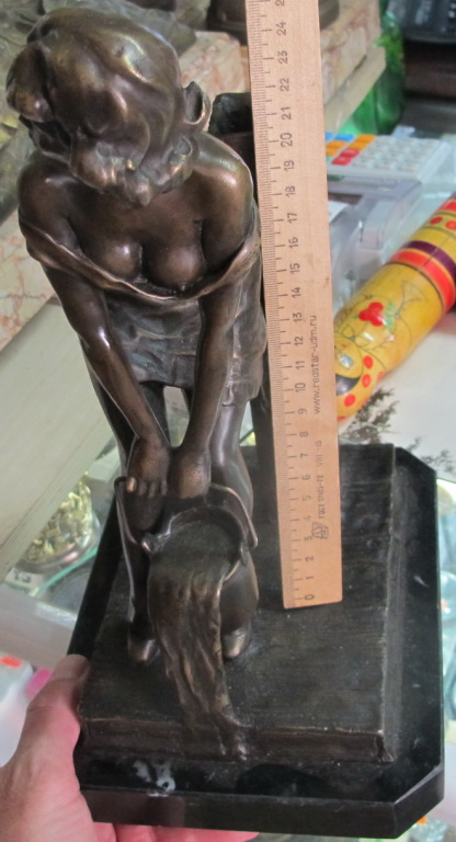 Фото 4. Бронзовая статуэтка Девушка с ведром, высота 35 см