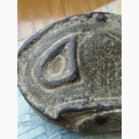 Древний камень с глазом