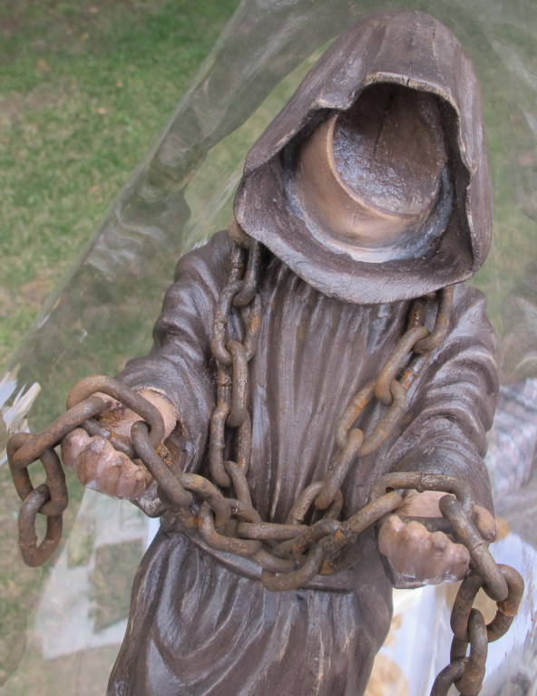 Фото 3. Деревянная статуэтка Безликое время со своей ношей, резьба по дереву, авторская работа