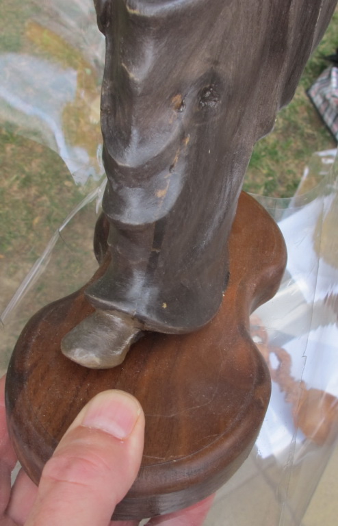 Фото 4. Деревянная статуэтка Безликое время со своей ношей, резьба по дереву, авторская работа