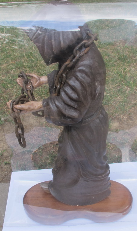 Фото 6. Деревянная статуэтка Безликое время со своей ношей, резьба по дереву, авторская работа