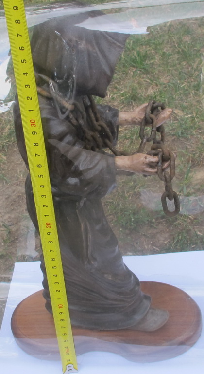 Фото 7. Деревянная статуэтка Безликое время со своей ношей, резьба по дереву, авторская работа