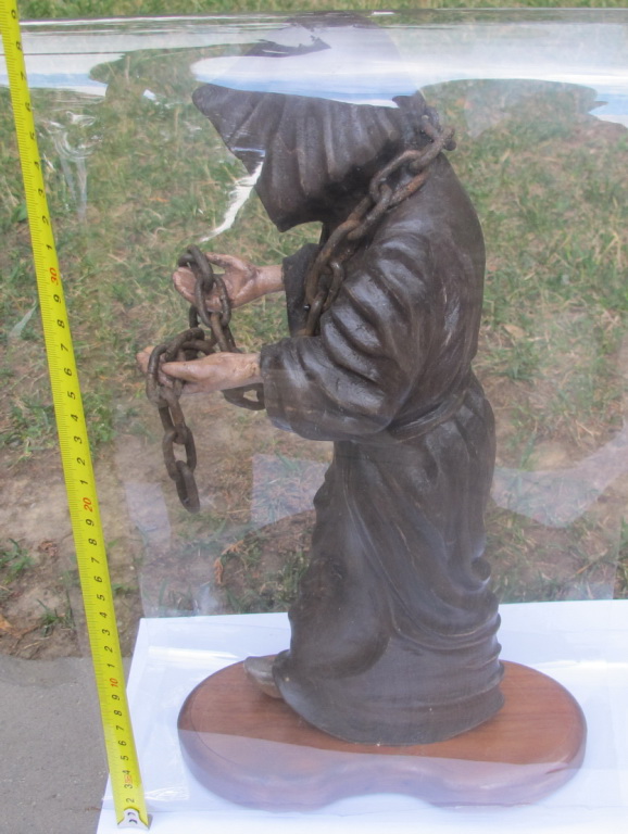 Фото 9. Деревянная статуэтка Безликое время со своей ношей, резьба по дереву, авторская работа