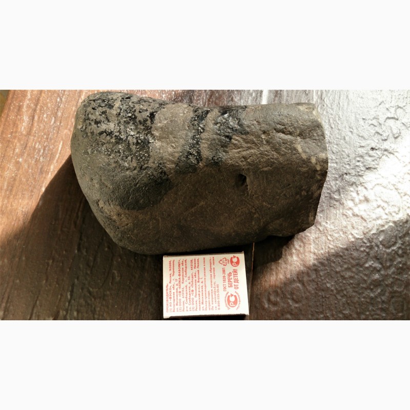 Фото 3. Каменный метеорит крупный