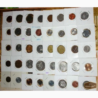 Иностранные монеты в холдерах 40 штук и шкатулка