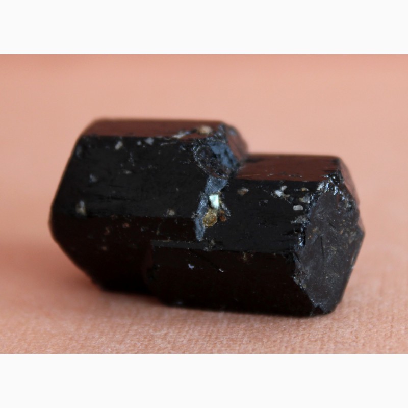 Фото 2. Черный турмалин (шерл), сросток кристаллов интересной формы