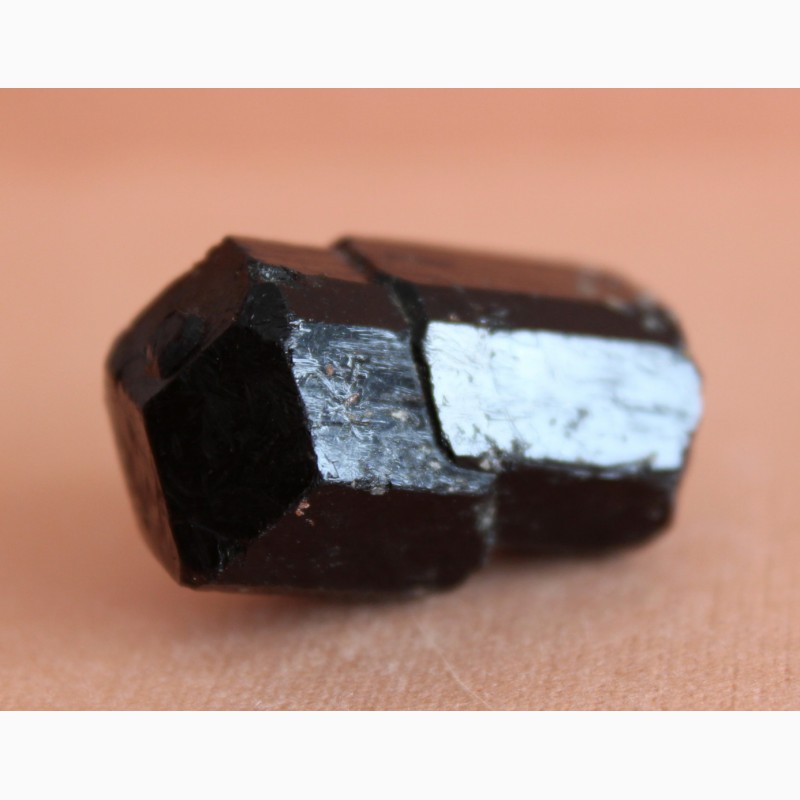 Фото 5. Черный турмалин (шерл), сросток кристаллов интересной формы