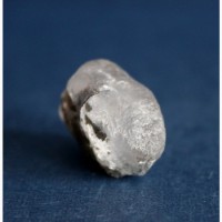 Фенакит, цельный кристалл