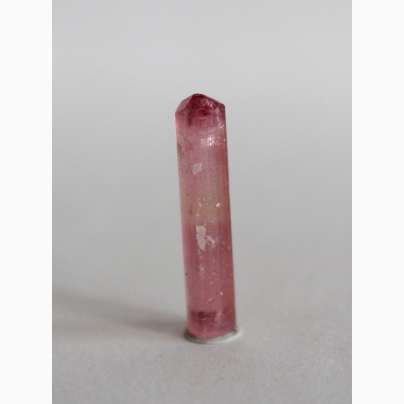 Турмалин розовый, кристалл с головкой 2