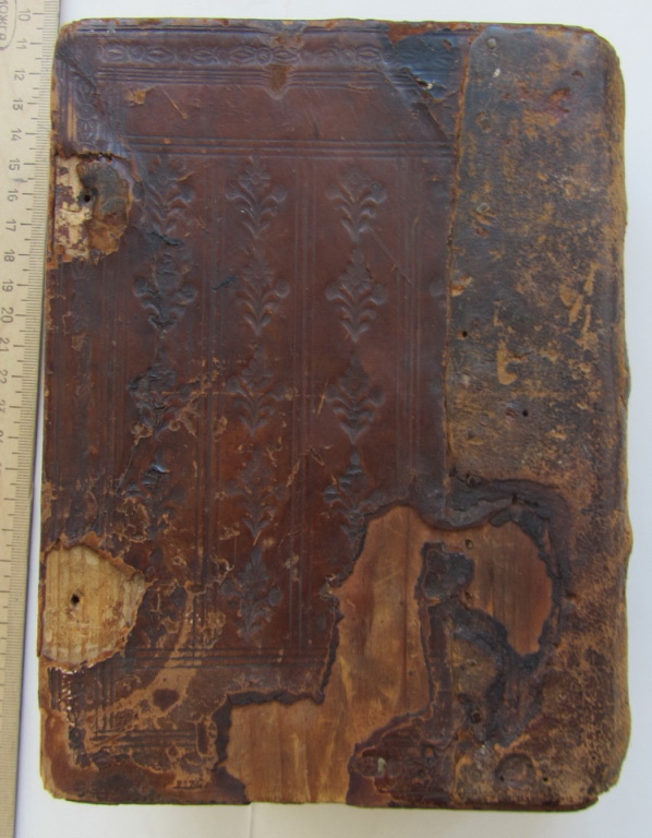 Фото 2. Церковная старообрядческая книга Жития Николая Чудотворца, 1640 год