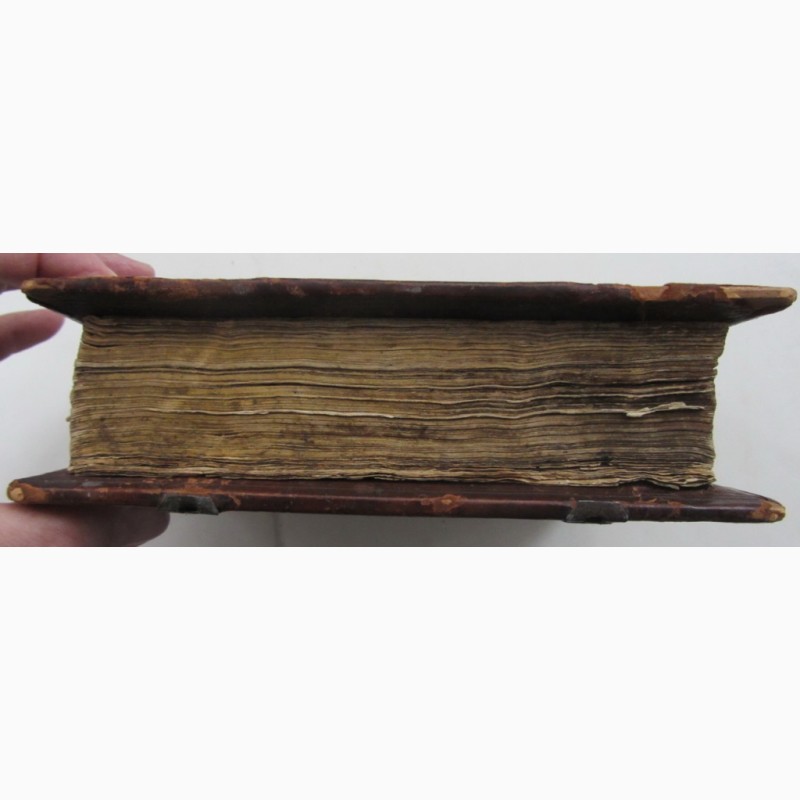 Фото 7. Церковная старообрядческая книга Жития Николая Чудотворца, 1640 год