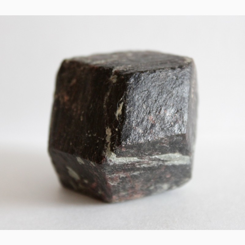 Фото 10. Гранат (альмандин), крупный кристалл - 2
