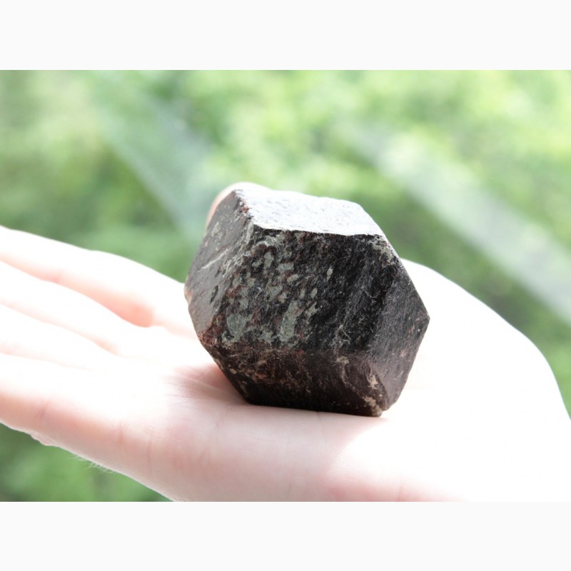 Фото 3. Гранат (альмандин), крупный кристалл - 2