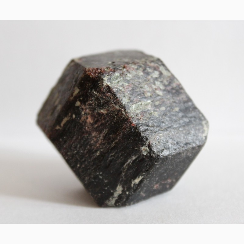 Фото 6. Гранат (альмандин), крупный кристалл - 2